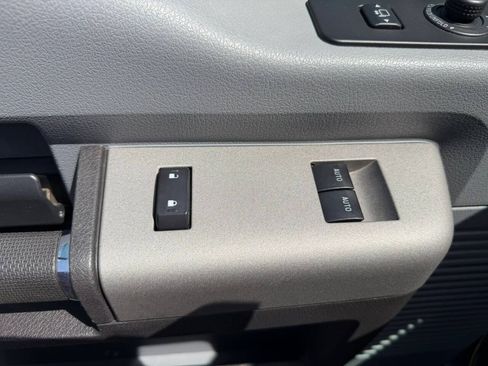 Used 2016 Ford F250 XLT w/ XLT Premium Package AWD/4WD image 27