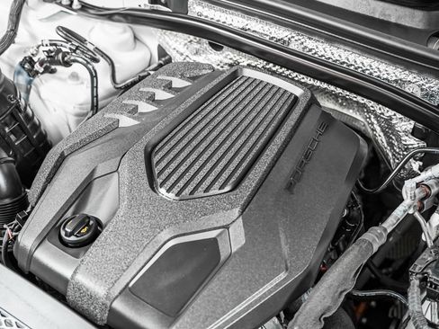 Certified 2026 Porsche Macan AWD/4WD image 12