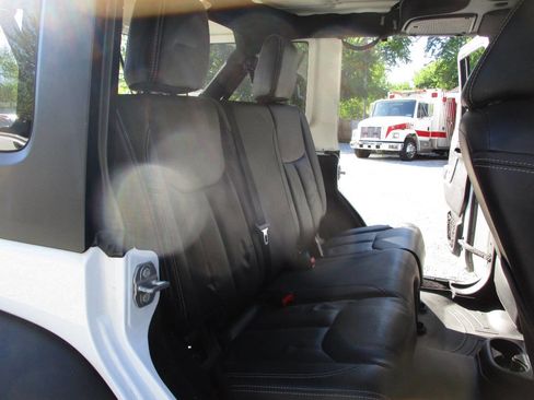 Used 2016 Jeep Wrangler Unlimited Rubicon w/ Max Tow Package AWD/4WD image 25