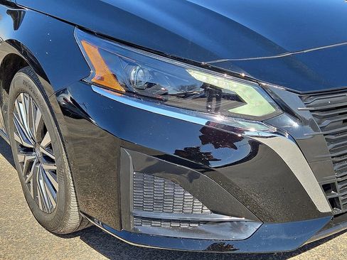 Used 2025 Nissan Altima 2.5 SV image 9