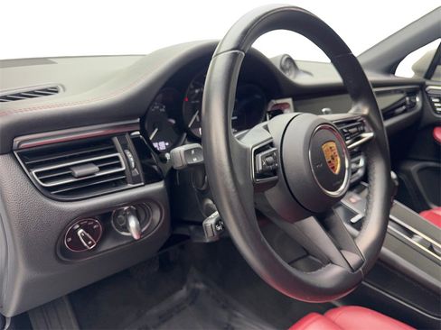Used 2023 Porsche Macan Turbo image 49