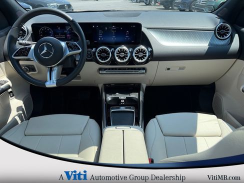 Used 2025 Mercedes-Benz GLA 250 4MATIC image 2