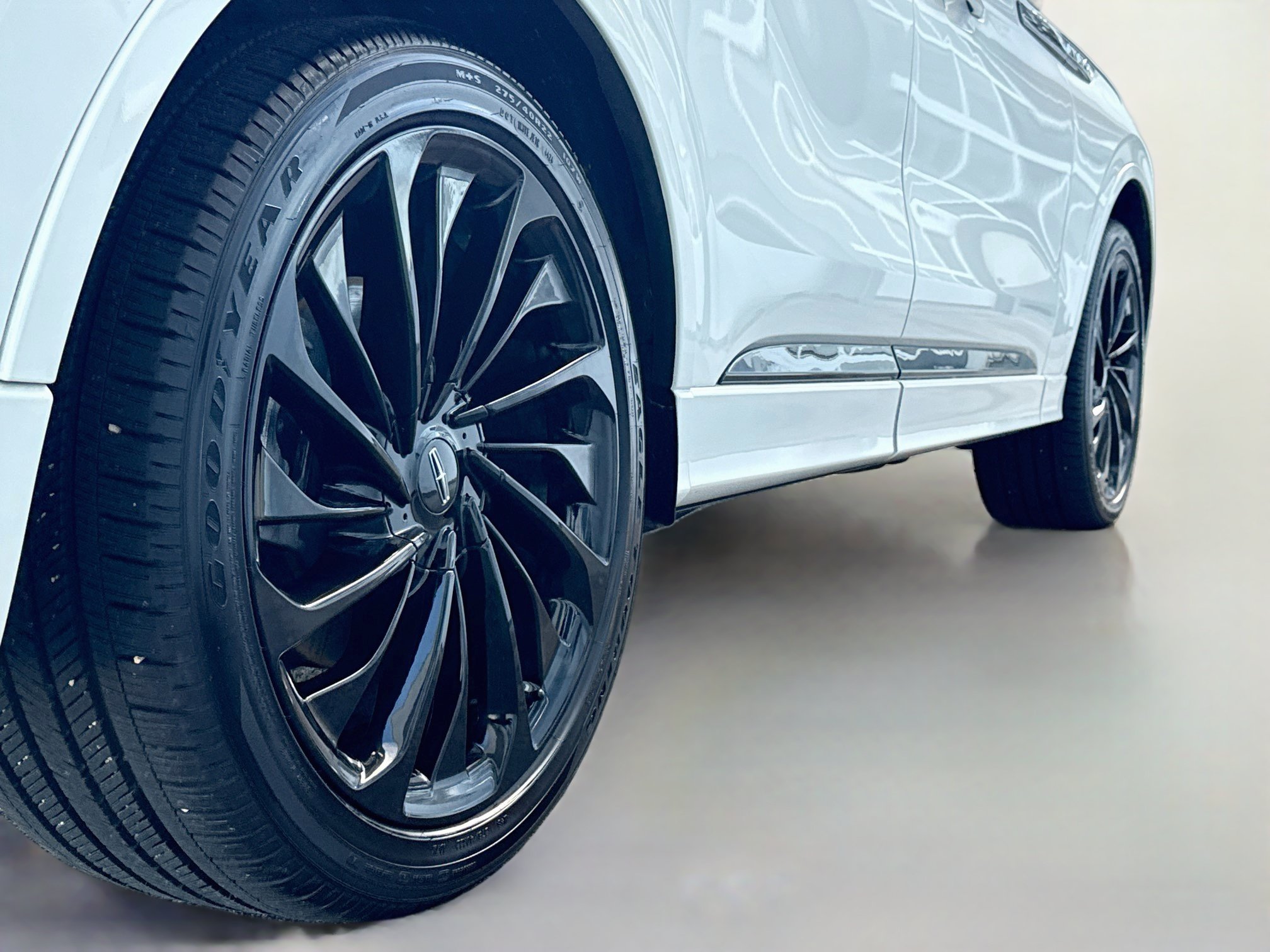 Used 2025 Lincoln Aviator Reserve w/ Equipment Group 201A AWD/4WD image 9