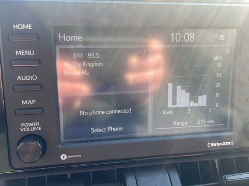 Used 2022 Toyota RAV4 LE image 17