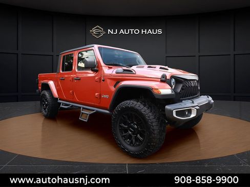Used 2021 Jeep Gladiator Overland AWD/4WD image 1