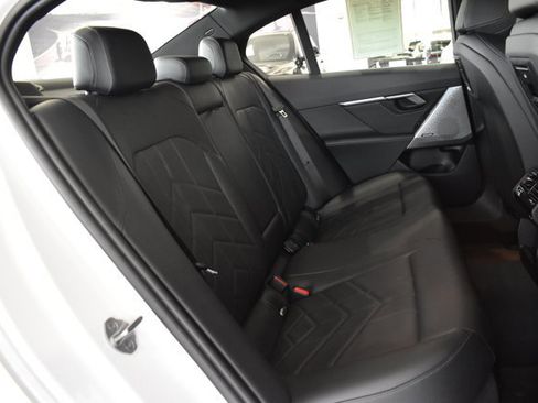 Used 2024 BMW 530i xDrive image 26