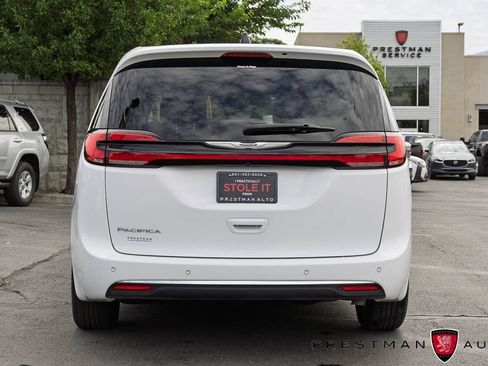 Used 2025 Chrysler Pacifica Select FWD image 17