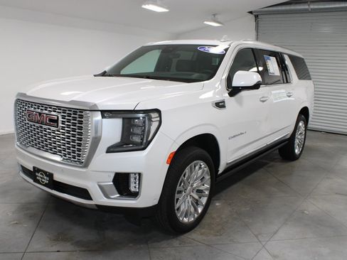 Used 2024 GMC Yukon XL Denali w/ Denali Reserve Package AWD/4WD image 4