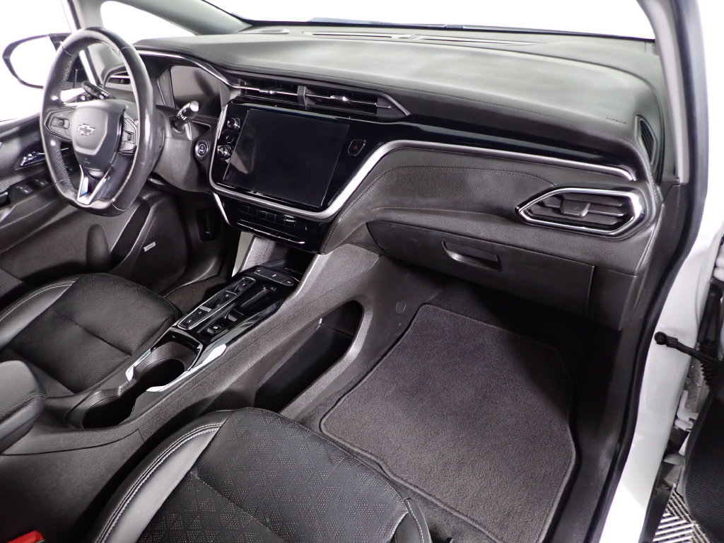 Used 2022 Chevrolet Bolt LT w/ Infotainment Package FWD image 40
