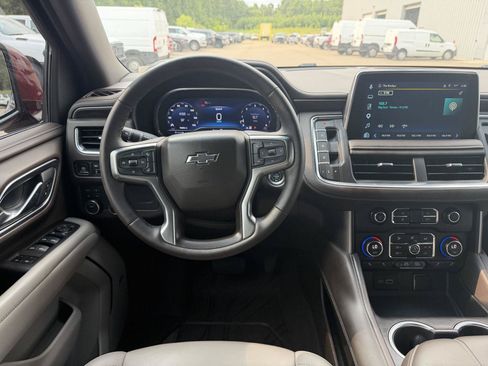 Used 2024 Chevrolet Suburban Z71 w/ Luxury Package AWD/4WD image 8