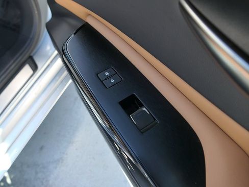 Used 2023 Lexus ES 300h w/ Premium Package FWD image 28