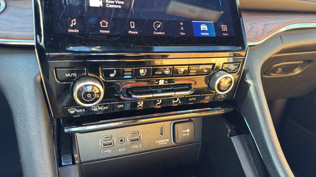 Used 2024 Jeep Grand Cherokee Summit AWD/4WD image 31