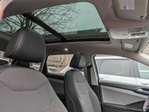 Used 2022 Volkswagen Taos SE image 14