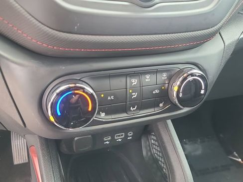 Used 2023 Chevrolet TrailBlazer RS image 28