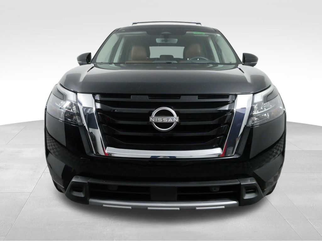Used 2025 Nissan Pathfinder Platinum w/ Cargo Package AWD/4WD image 3