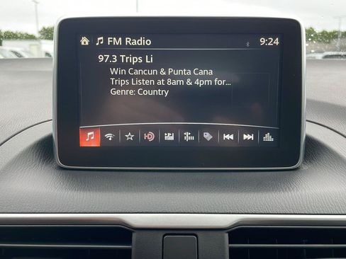 Used 2015 MAZDA MAZDA3 i Touring w/ Technology Package FWD image 21