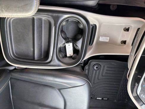 Used 2020 Chrysler Voyager Lxi image 18