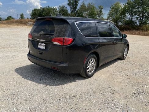 Used 2023 Chrysler Voyager LX FWD image 3