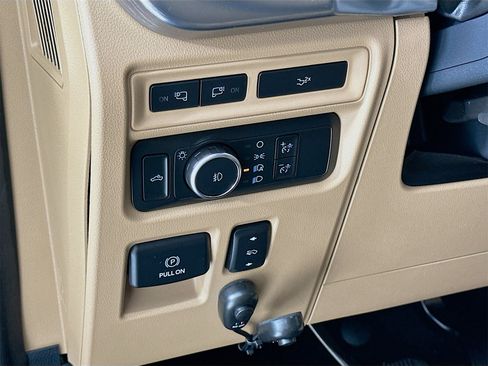 Used 2022 Ford F150 Lariat image 11