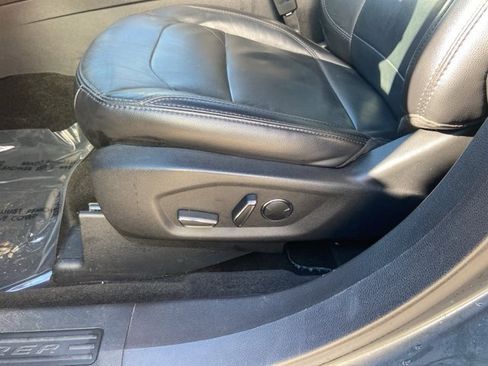 Used 2017 Ford Explorer XLT w/ Equipment Group 202A image 8