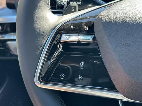 New 2025 Cadillac Lyriq Luxury image 15