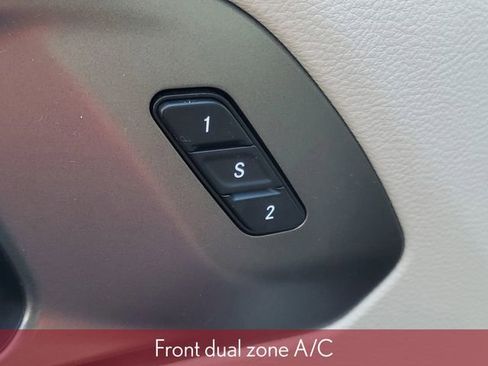 Used 2022 Chrysler Pacifica Touring-L image 16