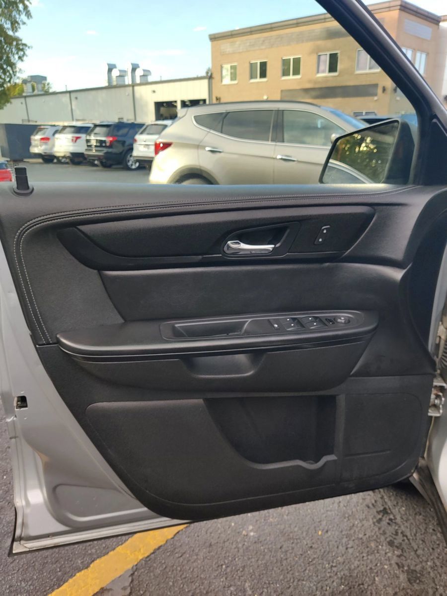 Used 2016 GMC Acadia SLE FWD image 24