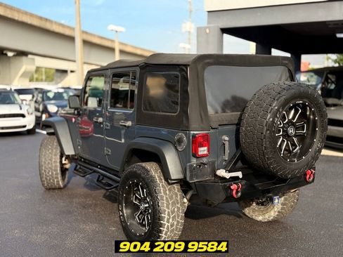 Used 2017 Jeep Wrangler Unlimited Rubicon AWD/4WD image 5