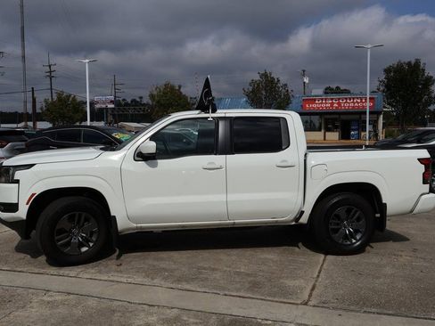 Certified 2025 Nissan Frontier SV image 23