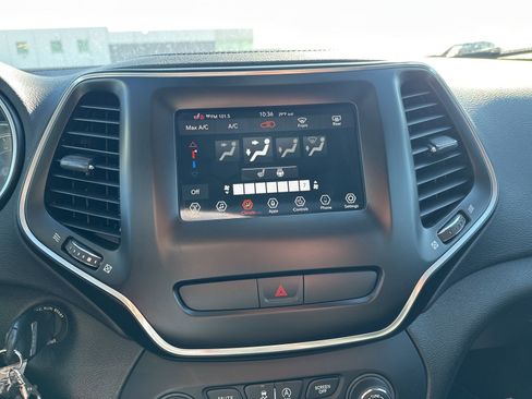 Used 2019 Jeep Cherokee Latitude w/ Cold Weather Group image 45