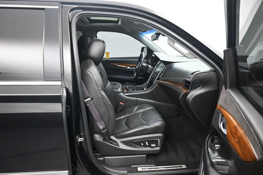 Used 2017 Cadillac Escalade ESV Premium Luxury AWD/4WD image 56