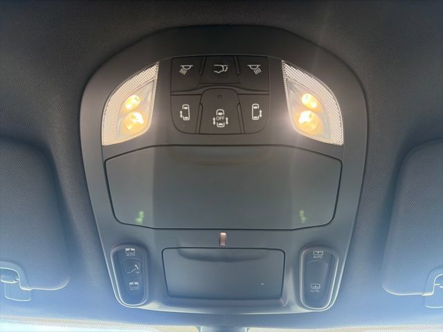 Used 2025 Chrysler Pacifica Limited FWD image 61
