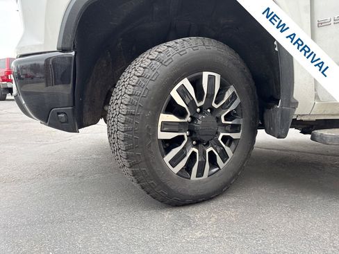 Used 2025 Chevrolet Silverado 2500 Custom w/ Custom Value Package image 28