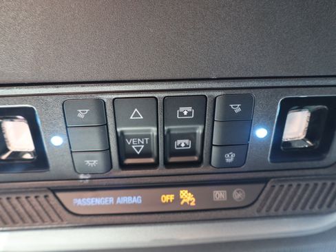 Used 2025 Ford Explorer ST image 28