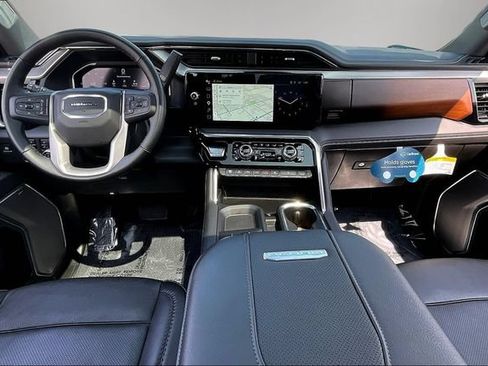 Used 2025 GMC Sierra 3500 Denali w/ Denali Reserve Package AWD/4WD image 8