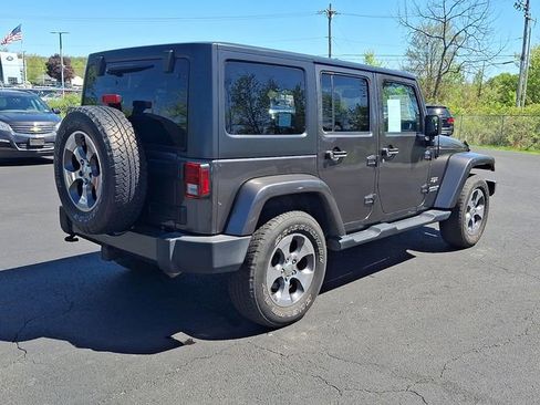 Used 2017 Jeep Wrangler Unlimited Sahara w/ Connectivity Group AWD/4WD image 14