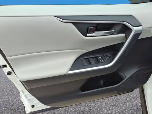 Used 2020 Toyota RAV4 XLE image 16