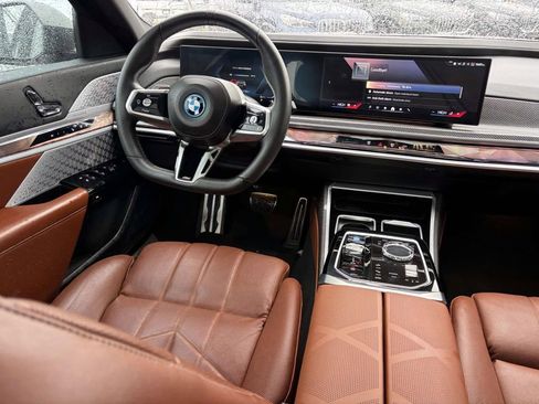 Certified 2023 BMW i7 xDrive60 w/ Executive Package 2 image 31