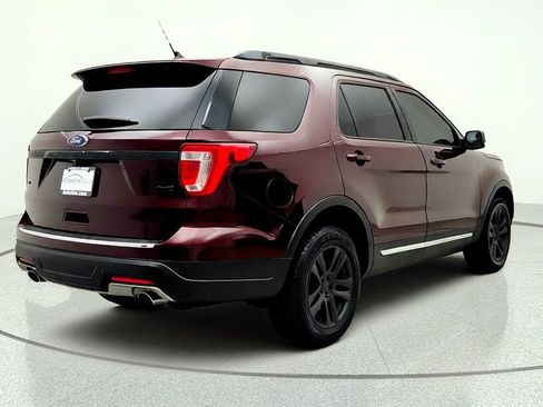 Used 2018 Ford Explorer XLT w/ Equipment Group 202A AWD/4WD image 5