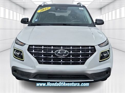 Used 2022 Hyundai Venue Limited image 5