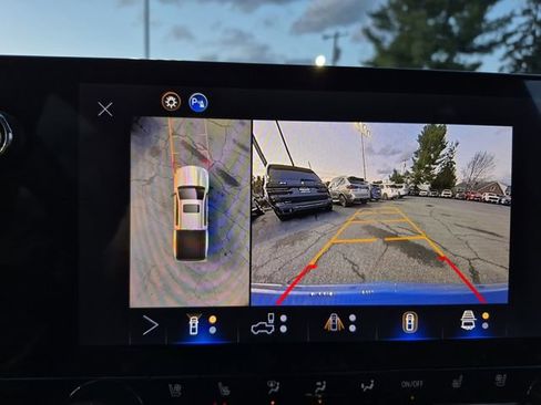 Used 2026 Chevrolet Colorado ZR2 w/ Technology Package image 29