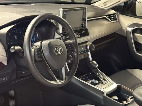 Used 2020 Toyota RAV4 Limited image 27