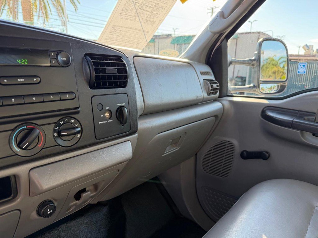 Used 2006 Ford F550 2WD Regular Cab Super Duty image 30