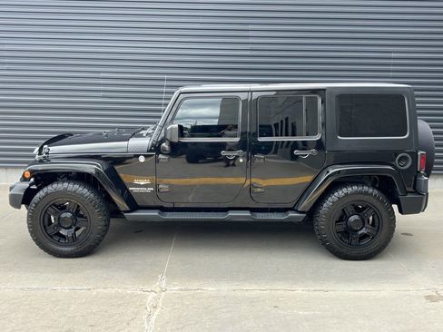 Used 2015 Jeep Wrangler Unlimited Sahara w/ Connectivity Group image 9