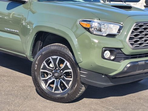 Used 2022 Toyota Tacoma TRD Sport w/ TRD Premium Sport Package image 9