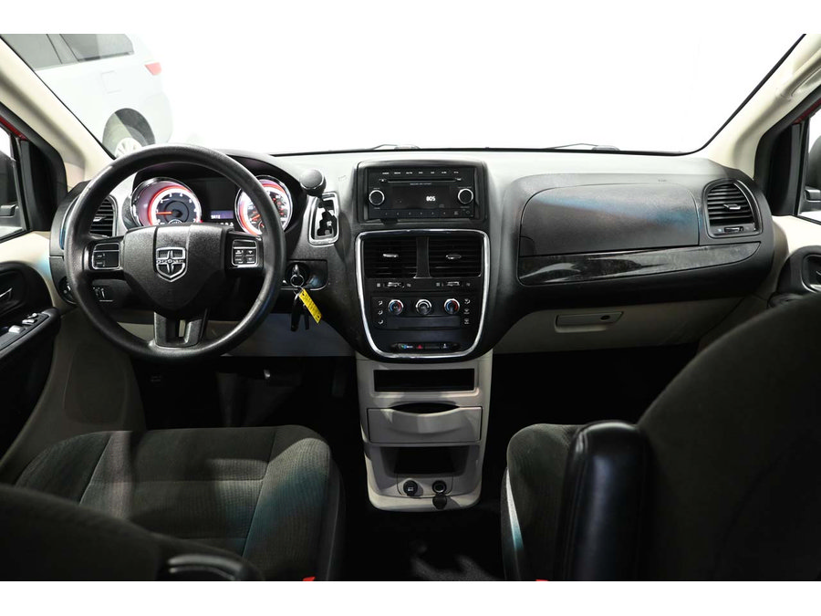 Used 2015 Dodge Grand Caravan American Value Package FWD image 22