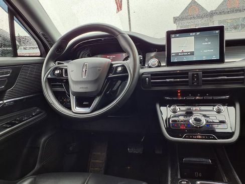 Used 2022 Lincoln Corsair AWD w/ Equipment Group 101A image 6