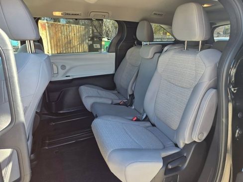 Used 2025 Toyota Sienna LE image 25