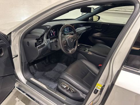 Used 2018 Lexus LS 500 w/ Accessory Package (Z1) RWD image 36