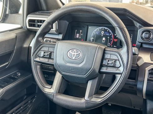 Used 2025 Toyota Tacoma SR5 AWD/4WD image 15